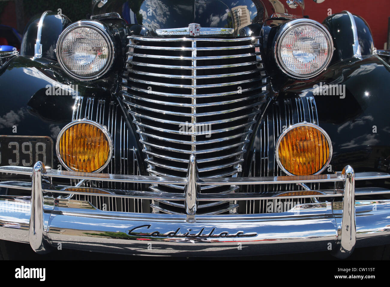 Auto-1940 Cadillac Series 75. 1 von 29 je gemacht habe. Hinweis Wolke und Gebäude Reflexionen sind sichtbar. Stockfoto