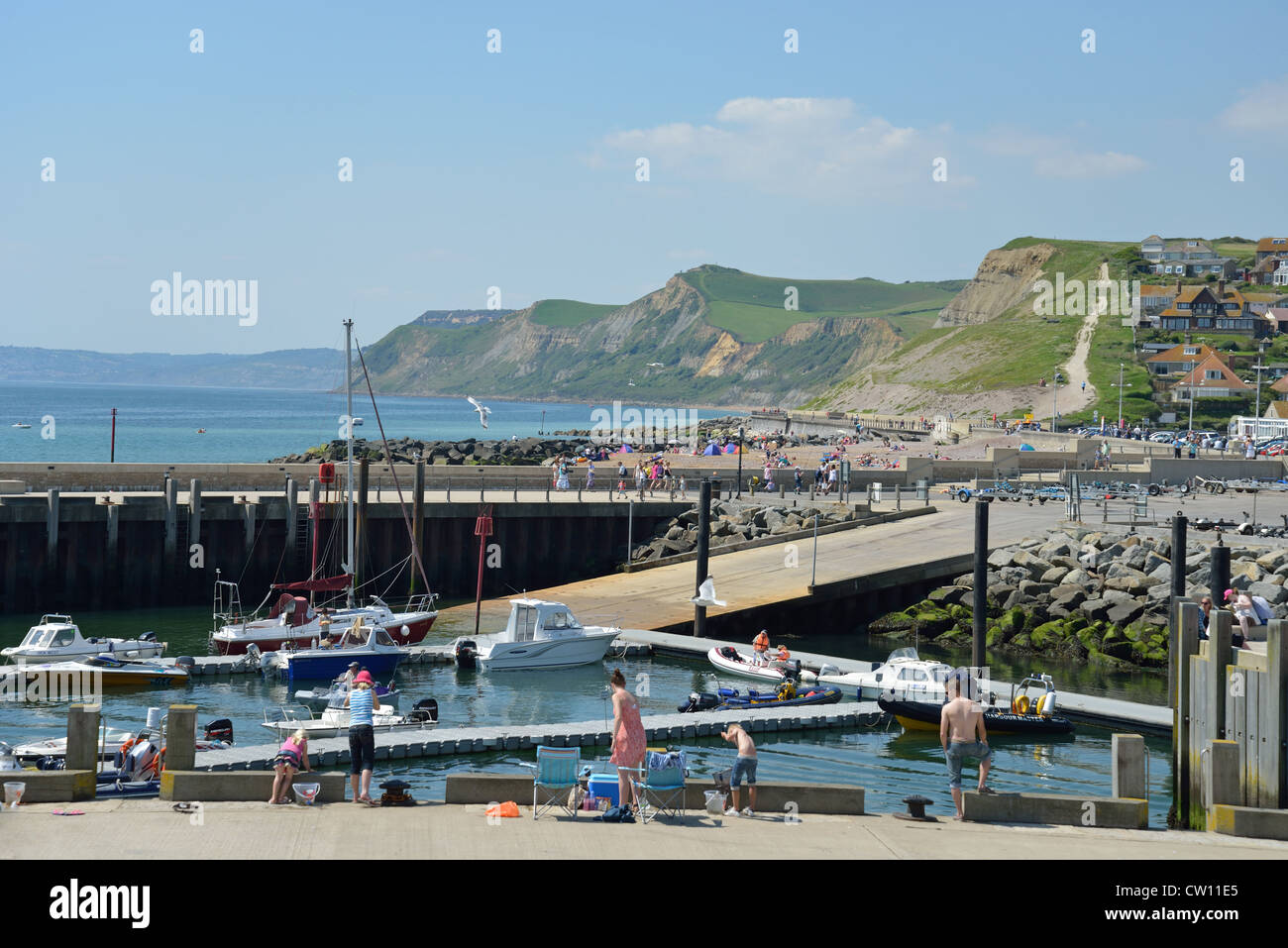 Strand und Hafen anzeigen, West Bay, Dorset, England, Vereinigtes Königreich Stockfoto