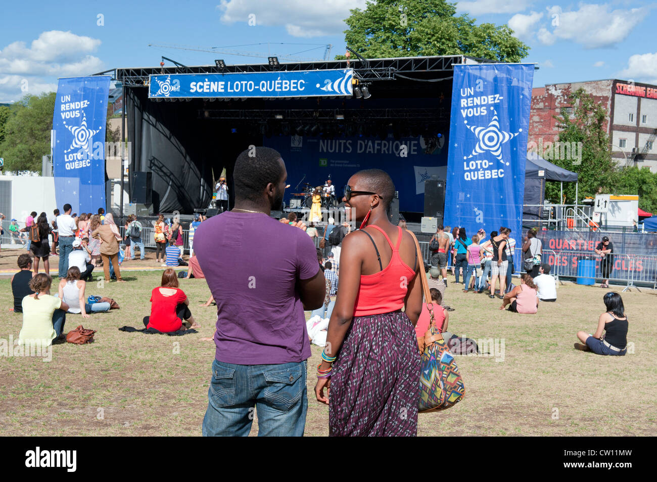 Paar, die Teilnahme an einer Outdoor-Show bei Nuits d ' Afrique Festival in Montreal, Provinz Quebec, Kanada. Stockfoto