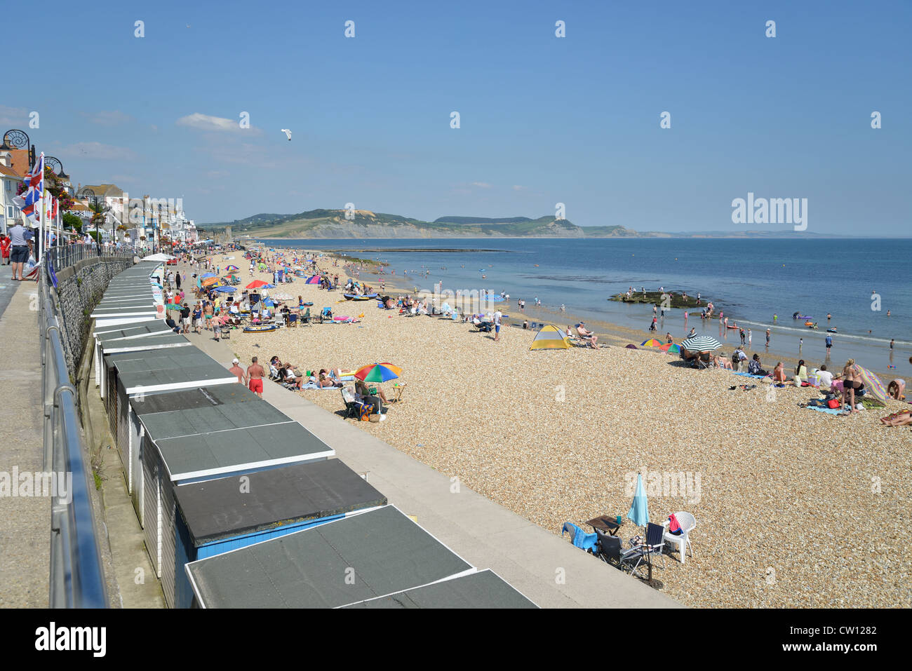 Strand und Promenade, Lyme Regis, Dorset, England, Vereinigtes Königreich Stockfoto