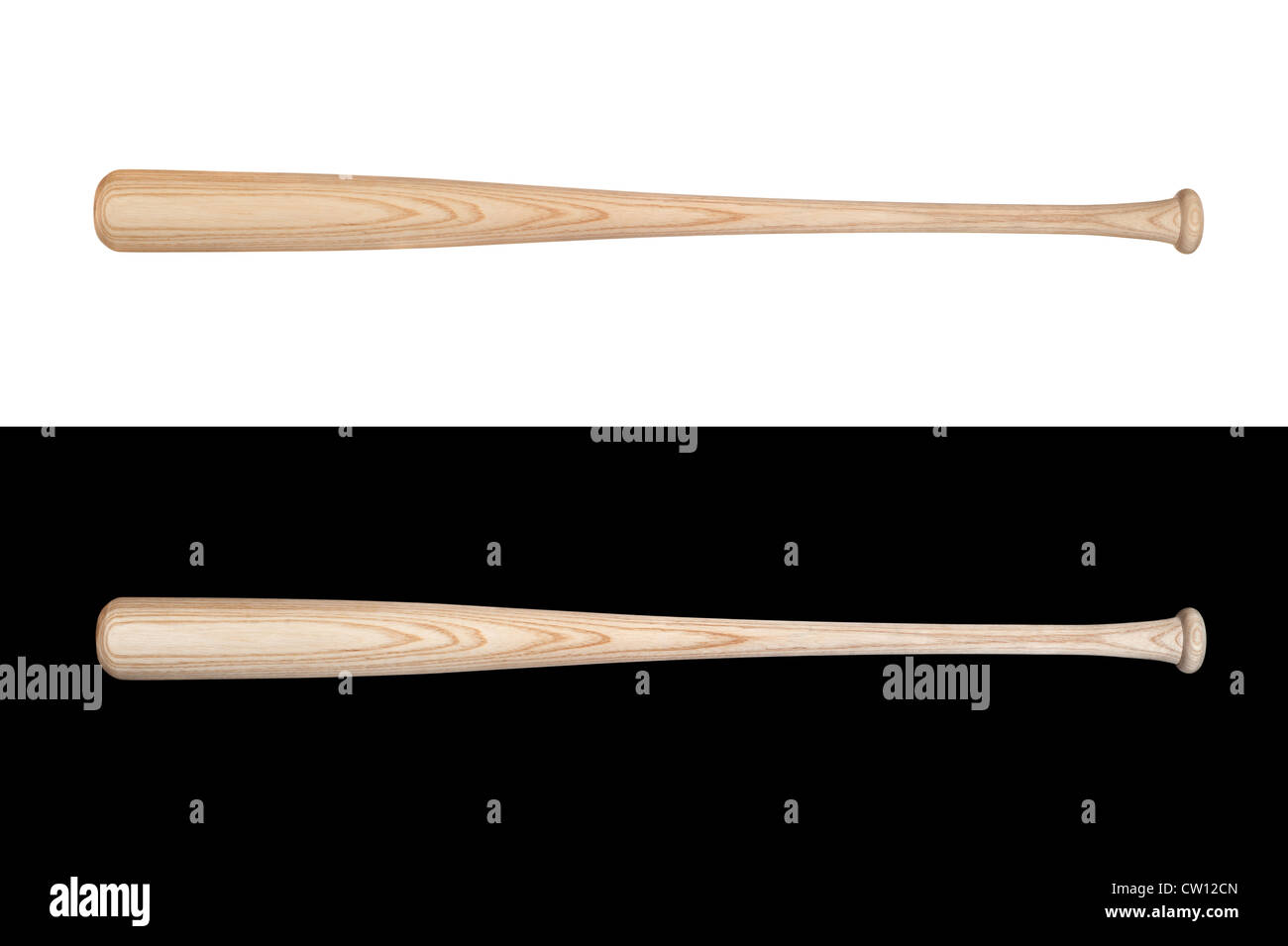 Zwei neue Baseballschläger aus Holz, einer isoliert auf Schwarz und einer isoliert auf Weiß für Designer-Komfort. Stockfoto