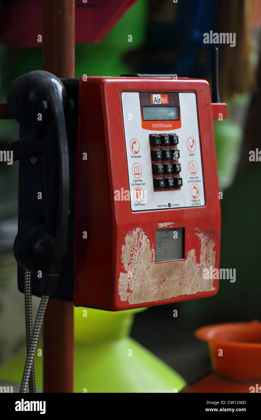 Airtel rote Telefonzelle Andhra Pradesh in Indien Stockfoto