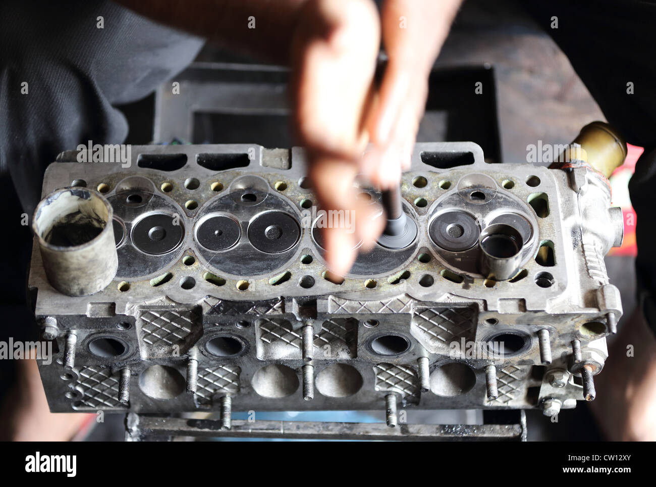 Indische Mechaniker, Motor Arbeit Bangalore, Karnataka, Indien Stockfoto