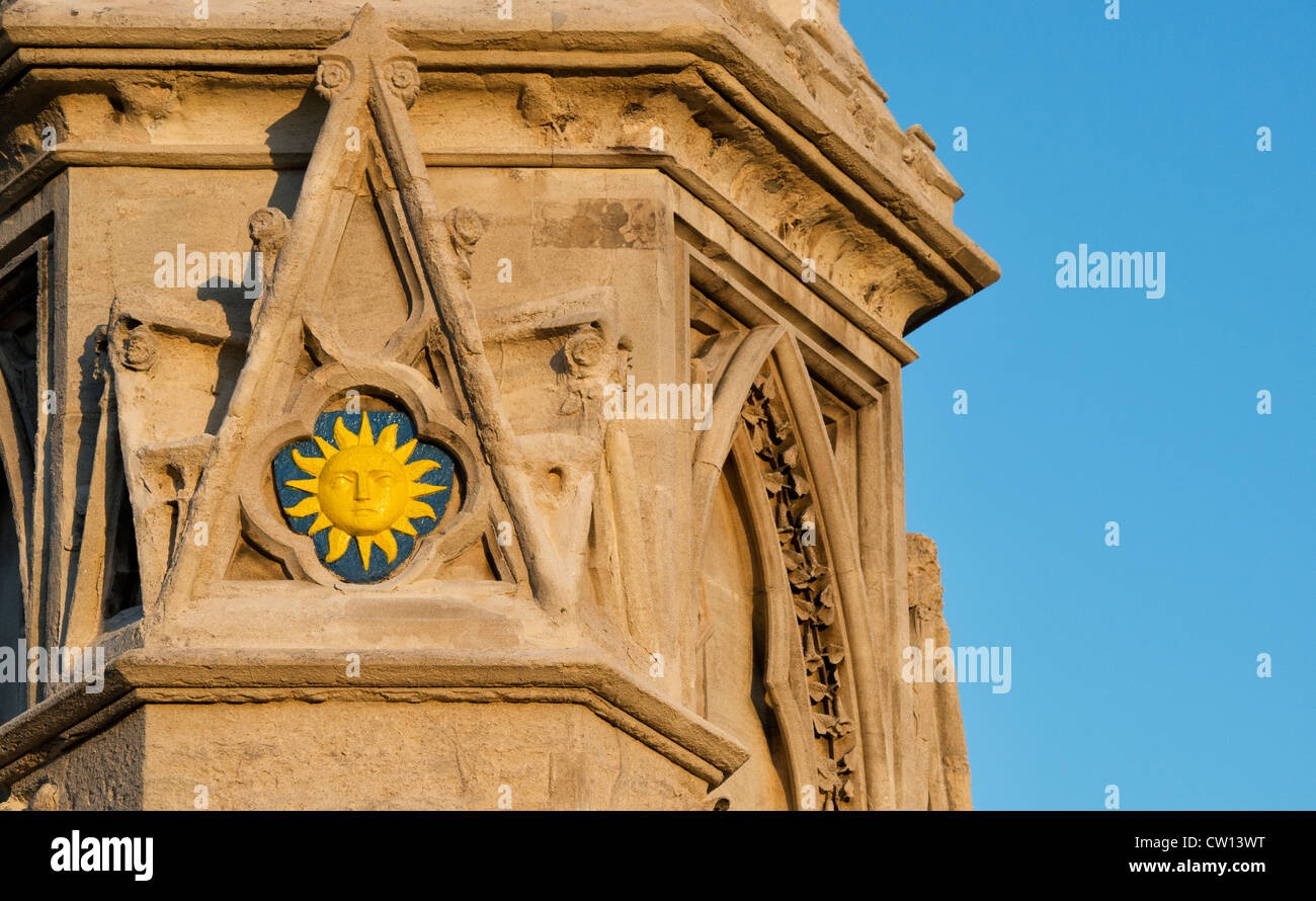 Sonnensymbol, Banbury Kreuz, im Licht frühen Morgens. Oxfordshire, England Stockfoto