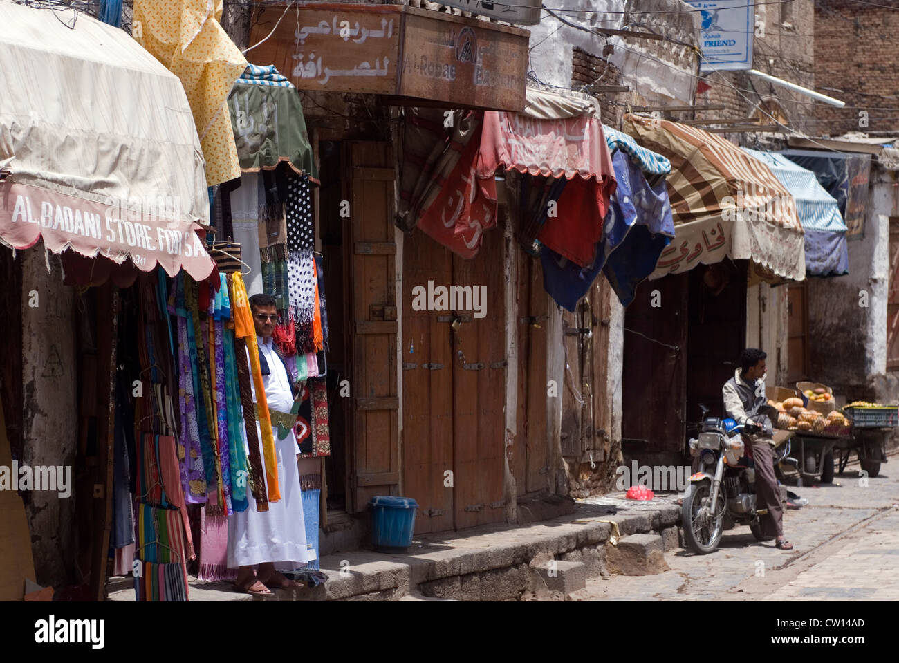Geschäfte im Souk von Sana ' a, ein UNESCO-World Heritage Site, Jemen, Westasien, Arabische Halbinsel. Stockfoto