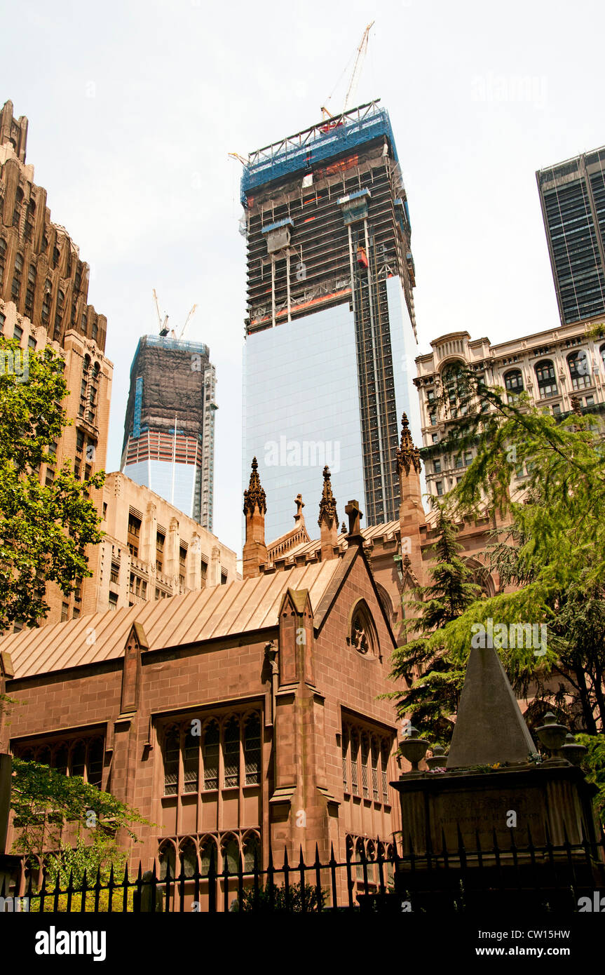 Hintergrund One World Trade Center 1 WTC Lower Manhattan Trinity Episcopal Church Broadway New York City Stockfoto