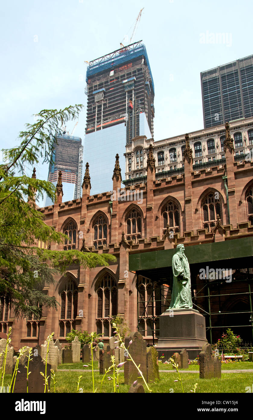 Hintergrund One World Trade Center 1 WTC Lower Manhattan Trinity Episcopal Church John Watts Broadway New York City Stockfoto