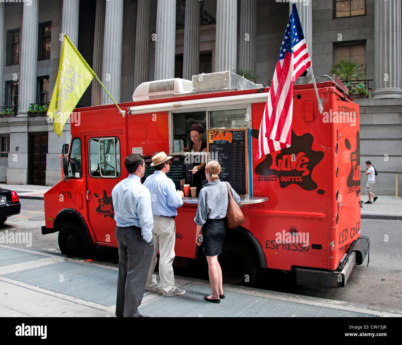 Straße Auto Espresso Kaffee Cappuccino bar Wall Street Manhattan New York City Vereinigte Staaten von Amerika Stockfoto