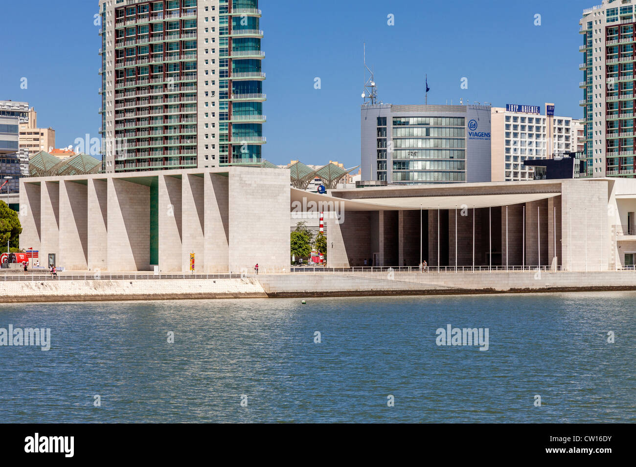 Portugiesische Pavillon (Pavilhão de Portugal) und Sao Gabriel Turm. Parque Das Nações, Lissabon, Portugal. Stockfoto