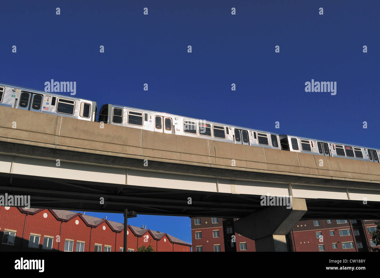 CTA rapid transit Orange Line Hochbahn, Chicago, Illinois, USA. Stockfoto