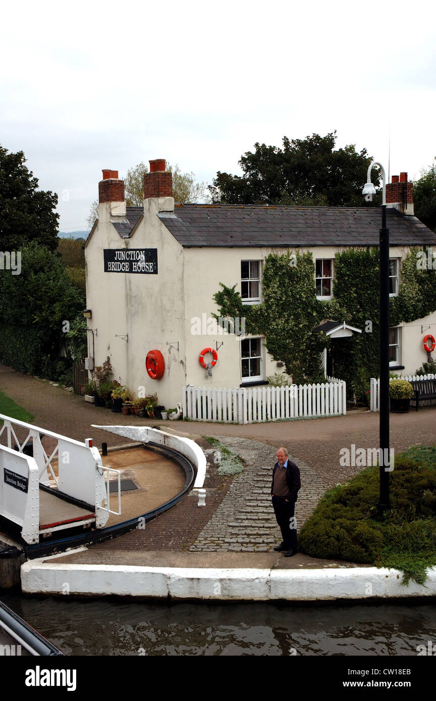 Kreuzung Brücke auf der Gloucester und Schärfe-Kanal geöffnet, um den Durchgang eines Bootes zu ermöglichen Stockfoto