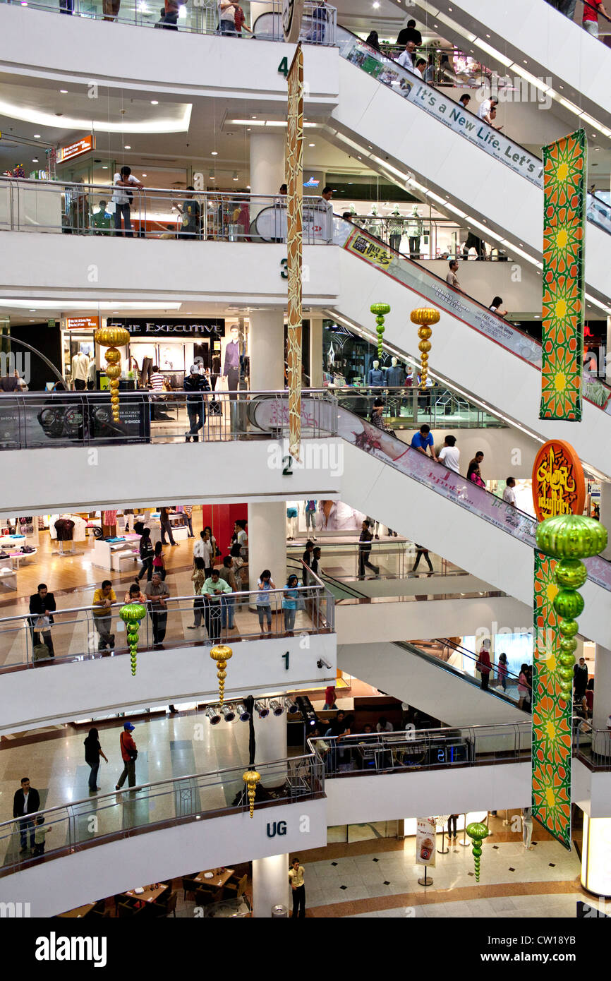 Ein modernes Einkaufszentrum in Surabaya, Indonesien. Stockfoto