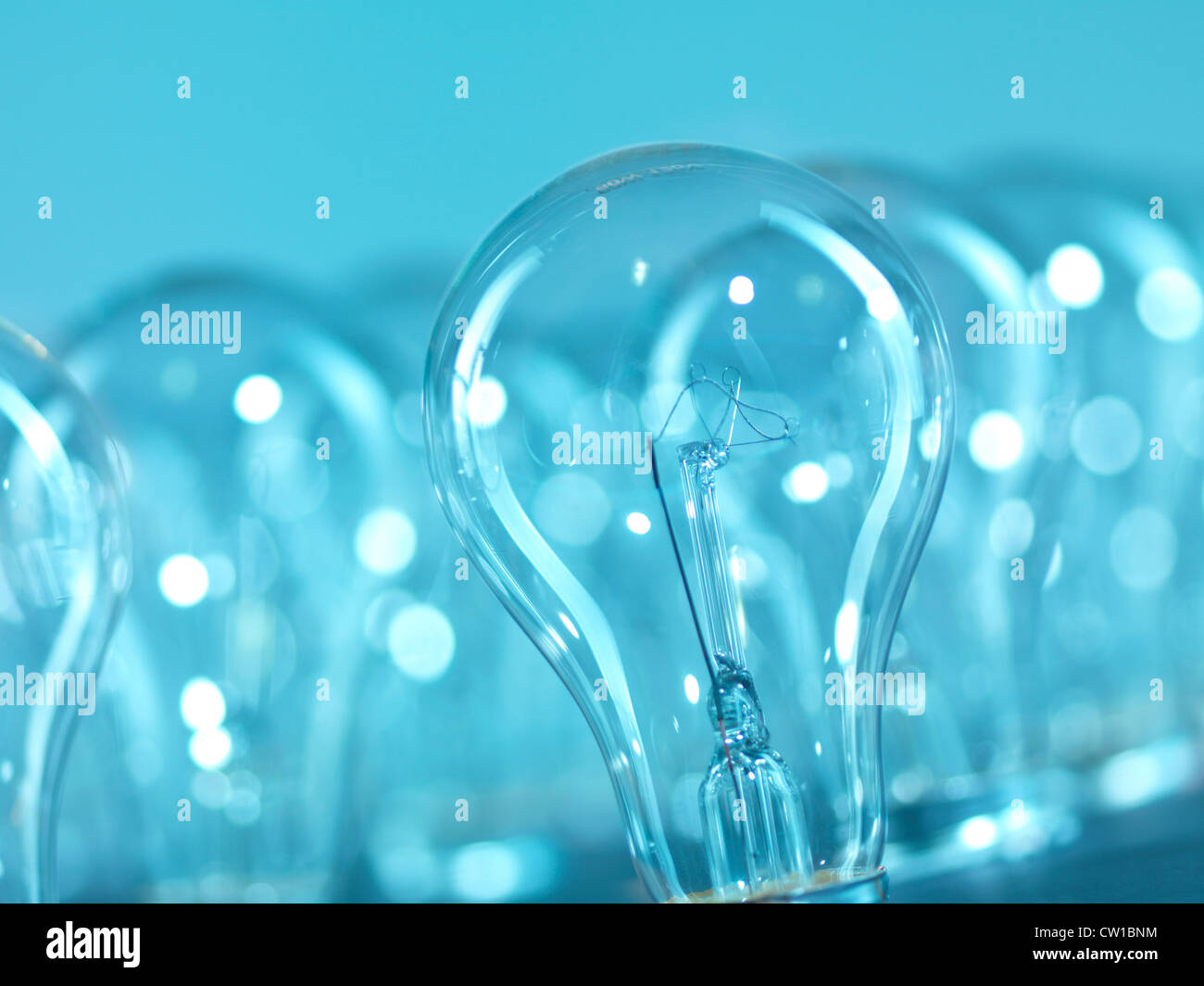 Glühlampen Wolfram Glühbirnen abstrakter blauer Hintergrund Stockfoto
