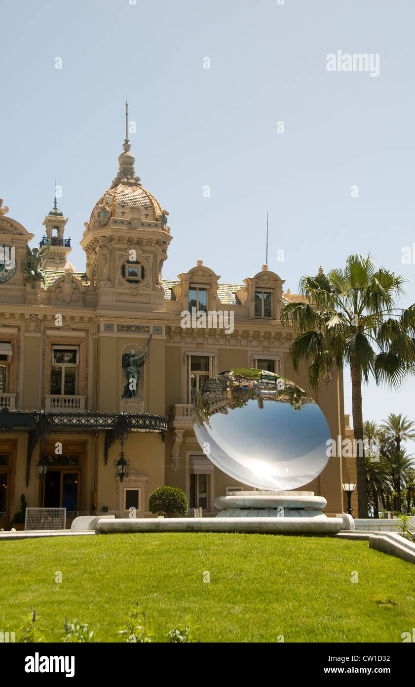 berühmten Café Casino Eingang und Garten Spiegel Monte Carlo Monaco Stockfoto