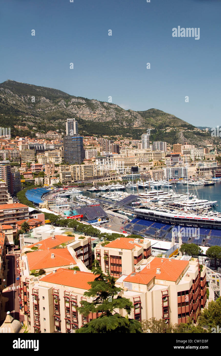 Panorama Monte-Carlo Hafen Yachten Monaco Grand Prix Rennen Auto Rennen Autorennen steht Tribünen Straßen Boote Schiffe teuer Stockfoto