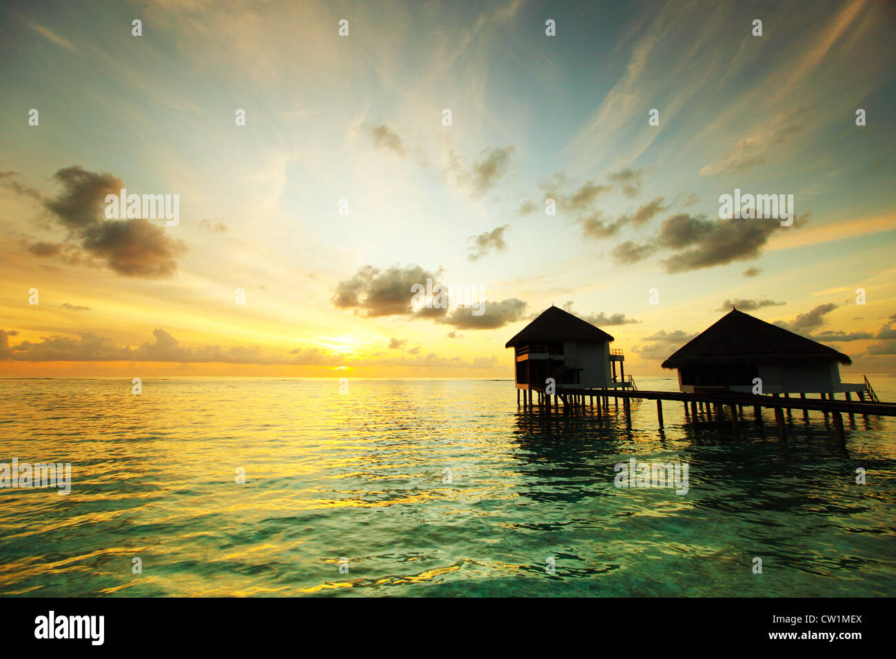 Resort Malediven Häuser am Sonnenaufgang Stockfoto