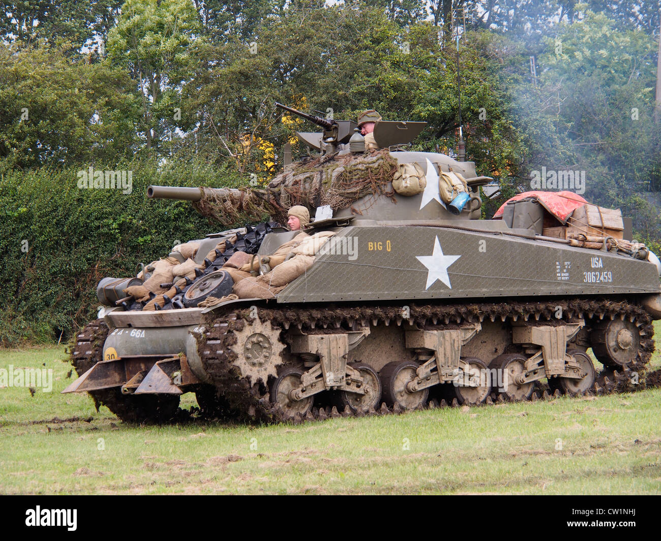 Sherman-Panzer im zweiten Weltkrieg Militärfahrzeug unterwegs zeigen in Essex Stockfoto