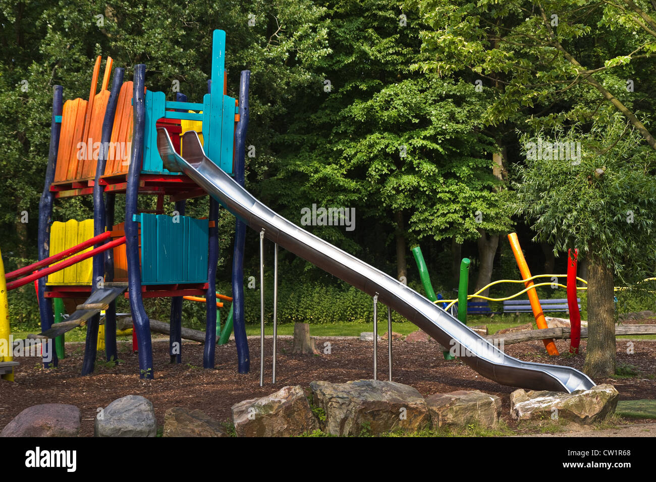 Schiebe-hoch- und Bau in öffentlichen Parks im Sommer Klettern Stockfoto