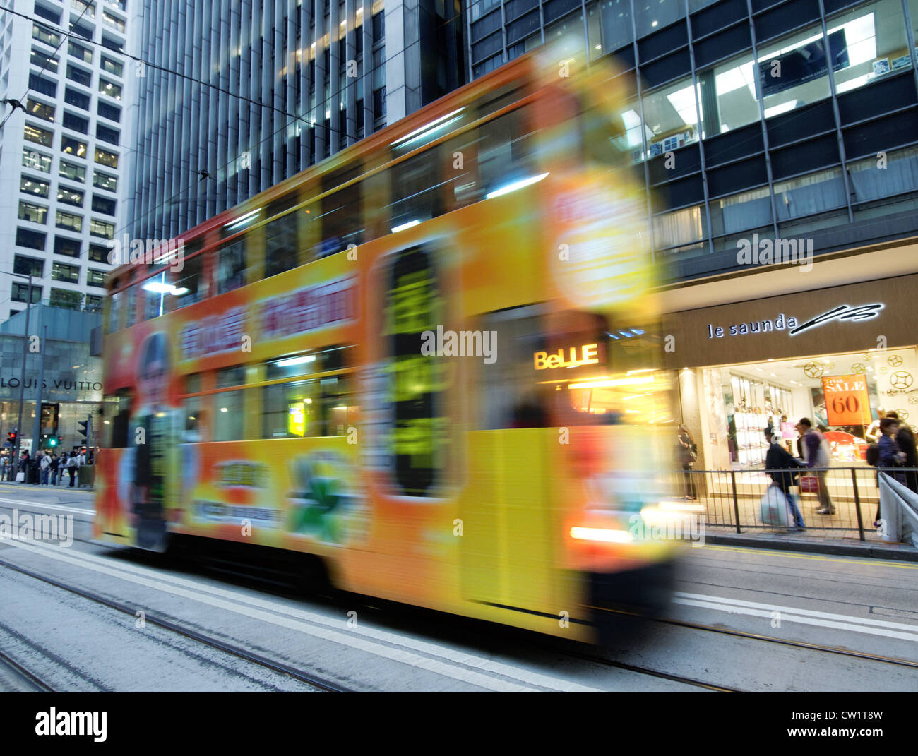 Die berühmten Straßenbahnen von Hong Kong Stockfoto