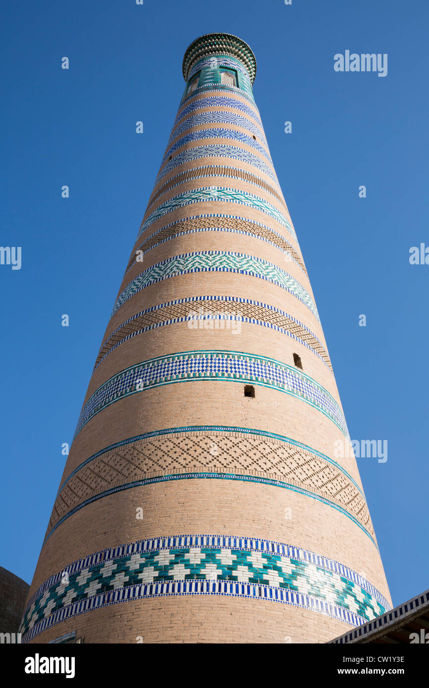 Das Minarett der Islam Khwaja Madrasa, Chiwa, Usbekistan Stockfoto