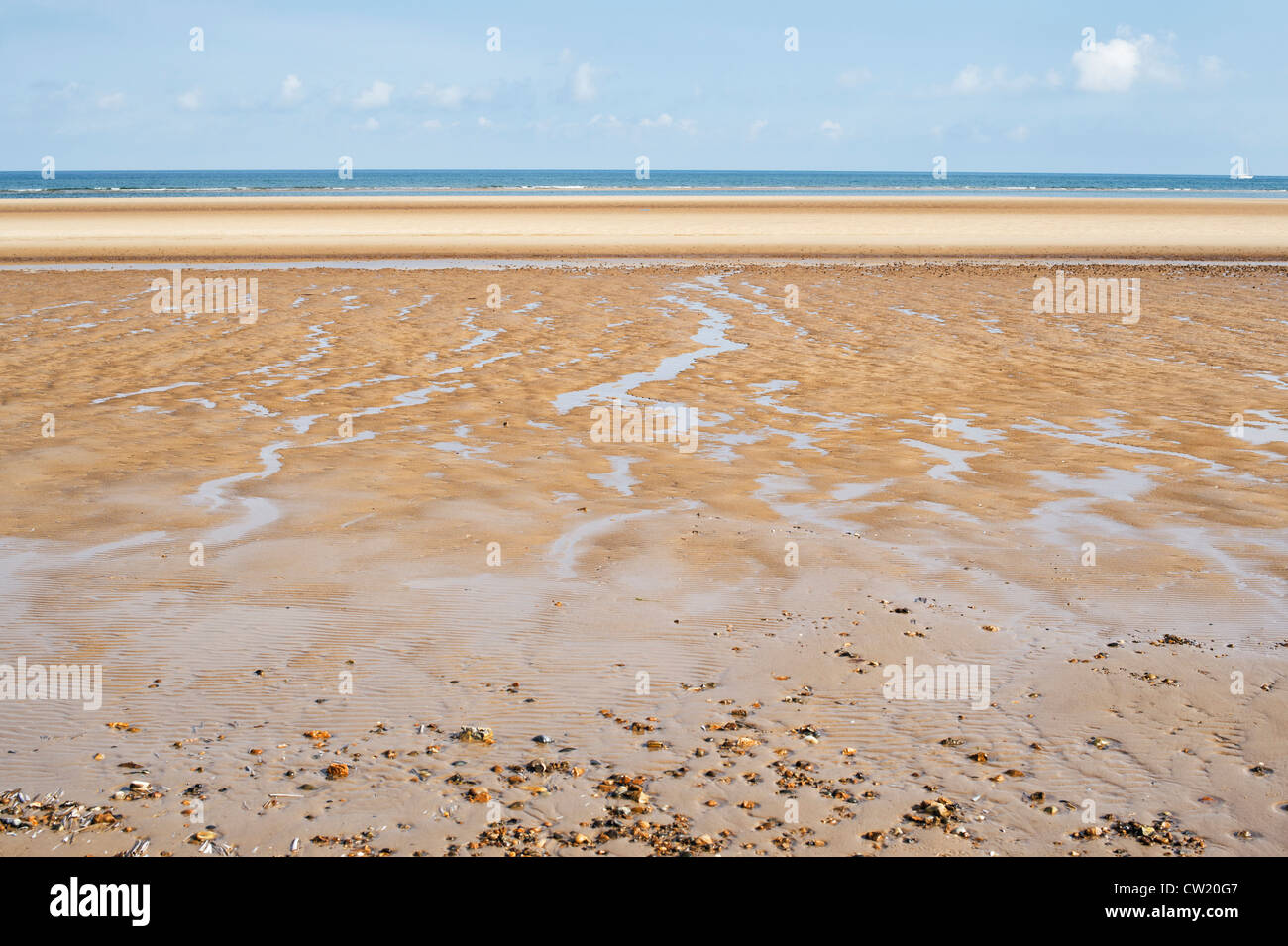 Wellige leeren Sandstrand abstrakt. Brunnen neben das Meer. Norfolk, England Stockfoto