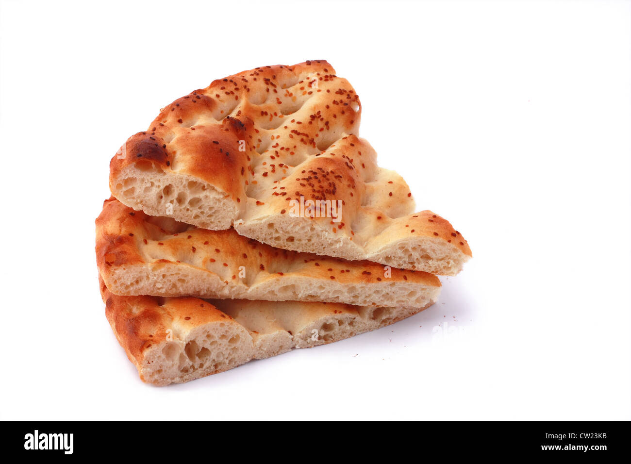 Drei Scheiben Pita-Brot, isoliert auf weiss. Beliebtes Essen in Ramadan in der Türkei. Stockfoto