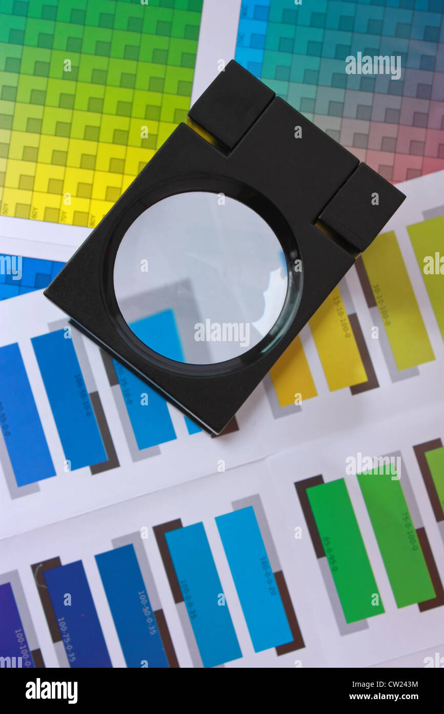 Lupe auf Farbe Farbfelder Serie Stockfoto