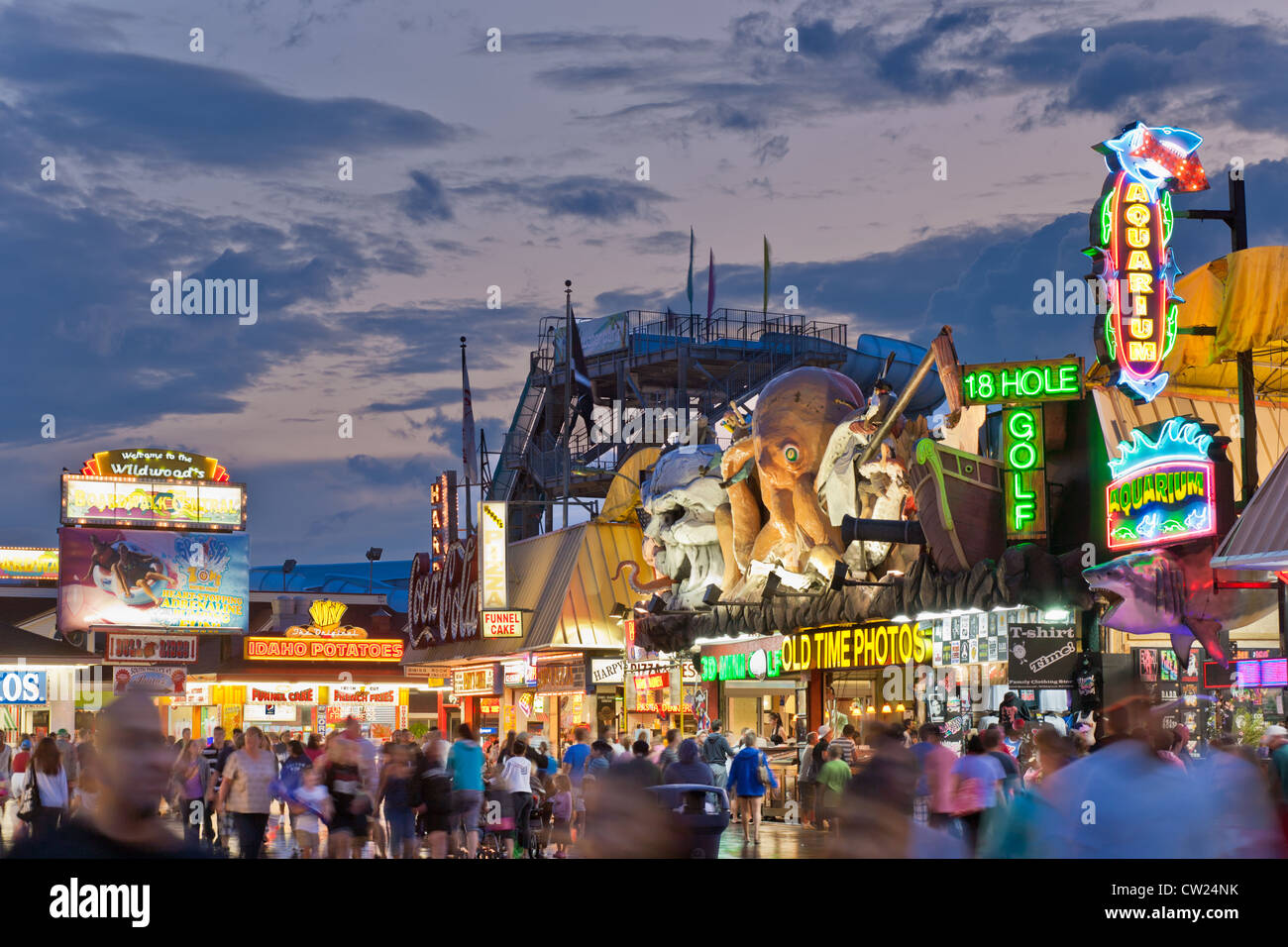 Promenade in der Nacht, Wildwood, New Jersey Stockfoto