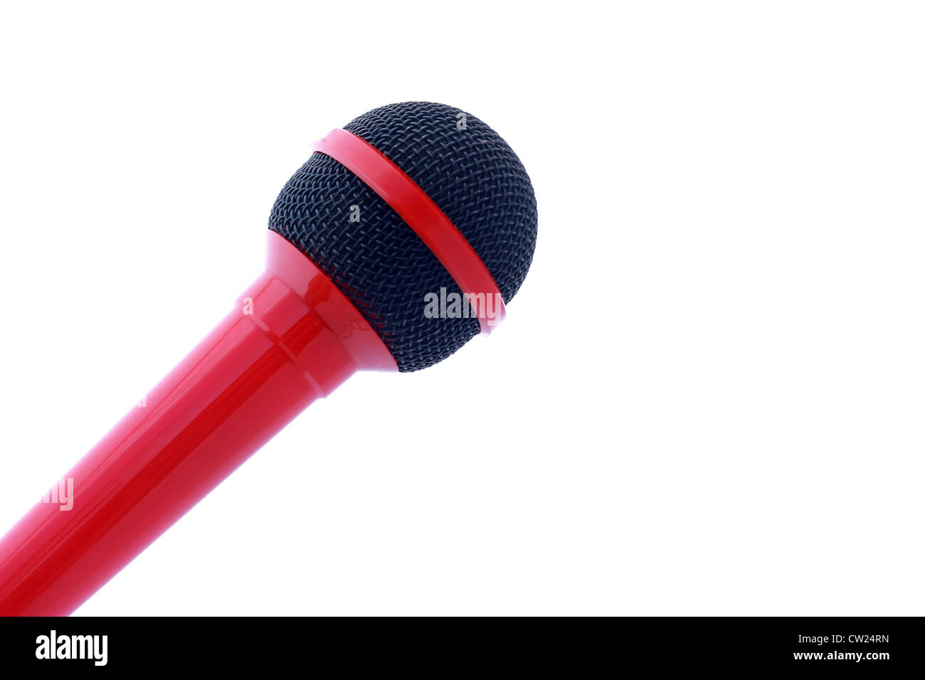 Rot-Mikrofon isoliert auf weiss mit Exemplar Stockfoto