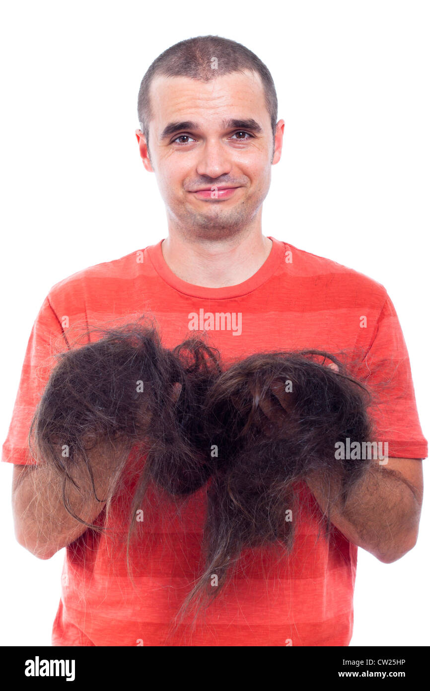 Lustige glatzköpfiger Mann hält seine lange rasierte Haare, isoliert auf weißem Hintergrund. Stockfoto