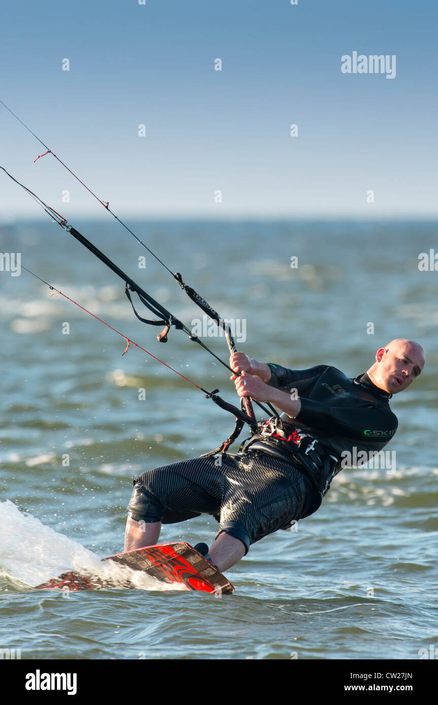 Ein Kite-Surfer genießen Sie perfekte Bedingungen bei Bradcaster Stockfoto
