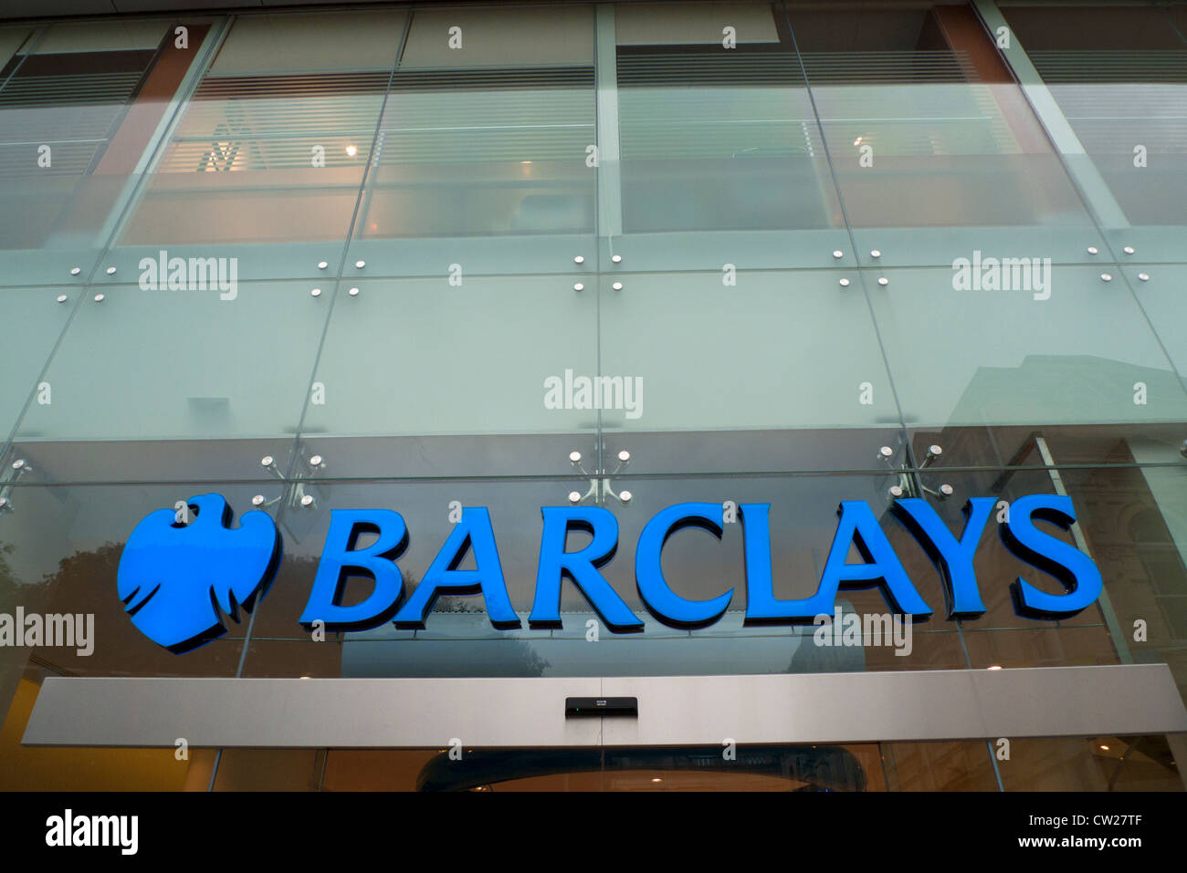 Barclays Bank unterzeichnen und Logo Cardiff Wales UK Stockfoto