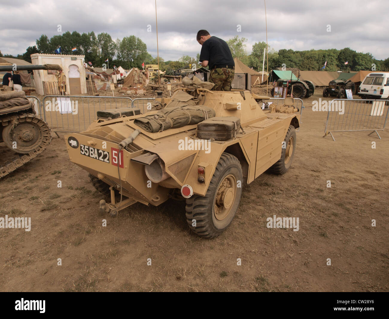 Der Ferret Mk1 „Delilah“ ist ein gepanzertes Aufklärungsfahrzeug, das vom Militär eingesetzt wird. Dieses Fahrzeug ist bekannt für seine Mobilität und Bewaffnung und bietet wichtige Unterstützung für Aufklärungsmissionen, indem es Schutz und Manövrierfähigkeit in feindlichen Umgebungen bietet. Stockfoto