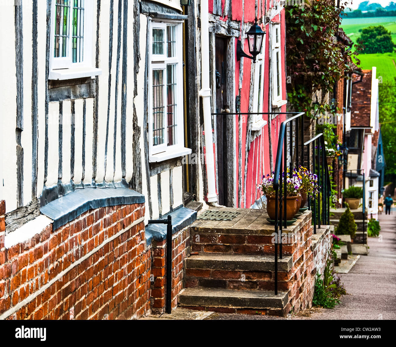 Eine Reihe von bunten Altstadthäuser in Lavenham, England Stockfoto