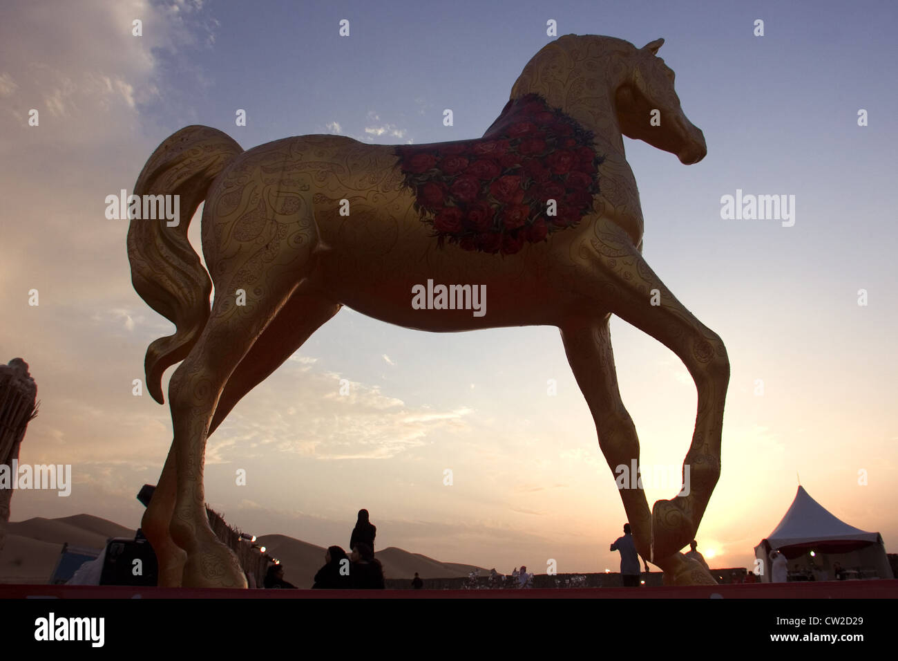 Dubai, eine Pferdeskulptur im Abendlicht Stockfoto