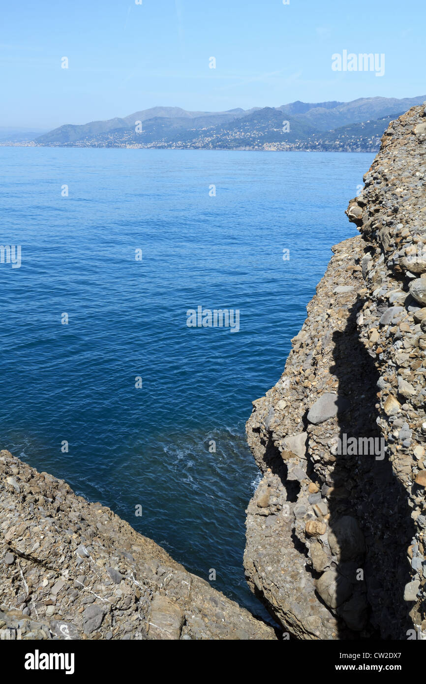 Ansicht des Golfs von Genua aus Punta Chiappa, Ligurien, Italien Stockfoto