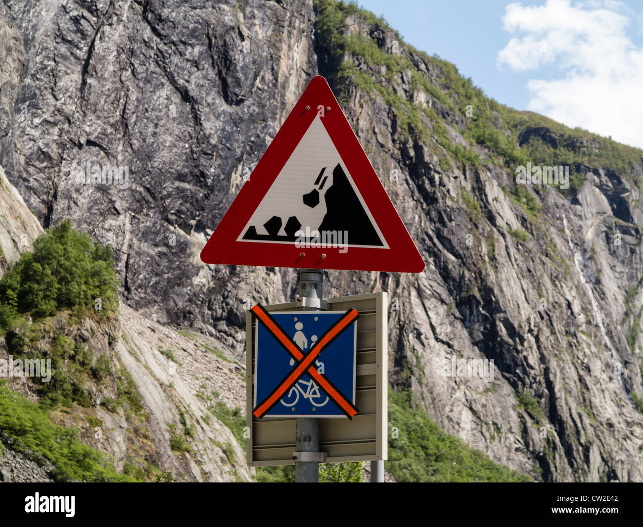 Warnzeichen für fallende Felsen Gefahr Norwegen Stockfoto