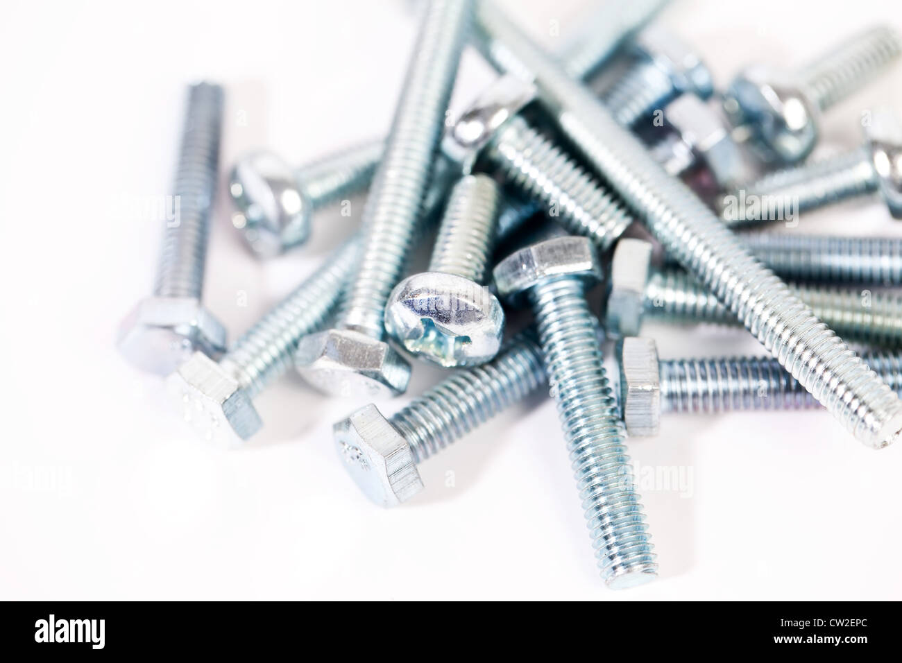 Metall Schrauben isolierten auf weißen Hintergrund Stockfoto