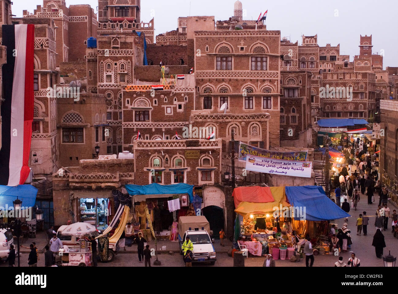 Blick auf die Altstadt von Sana ' a bei Dämmerung, ein UNESCO-World Heritage Site, Jemen, Westasien, Arabische Halbinsel. Stockfoto