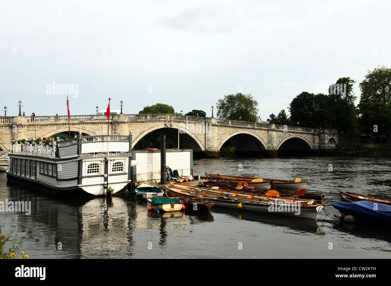 Schwimmenden Restaurant "das Boot" an der Richmond Bridge - London, UK Stockfoto