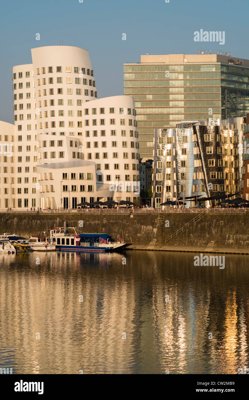 Neuer Zollhof Bauten von Frank Gehry im Medienhafen in Düsseldorf Deutschland Stockfoto