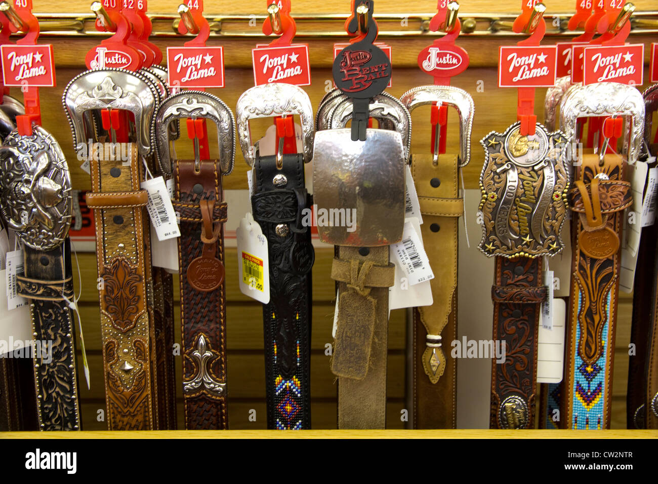 Cowboy Gürtel, Little Joe Stiefel im Viehhof City, Oklahoma City, OK, USA. Stockfoto