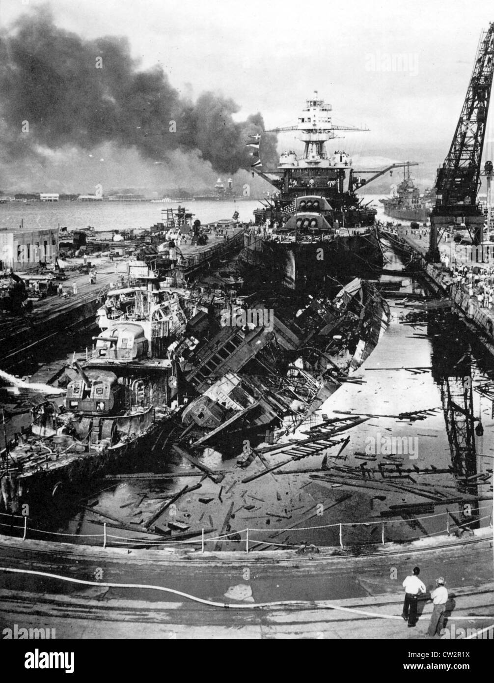 PEARL HARBOUR 7 Dezember 1941.Destroyer Cassin im Trockendock gelehnt Downes mit Pennsylvania hinter nach dem Angriff Stockfoto