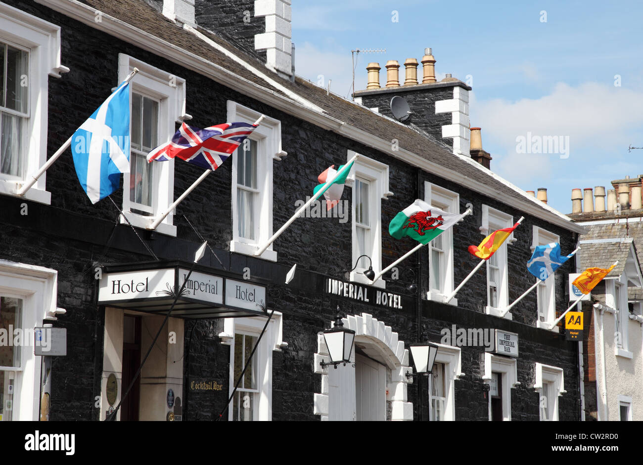 Britische Flaggen außerhalb des Imperial Hotel, Castle Douglas south west Schottland Großbritannien fliegen Stockfoto