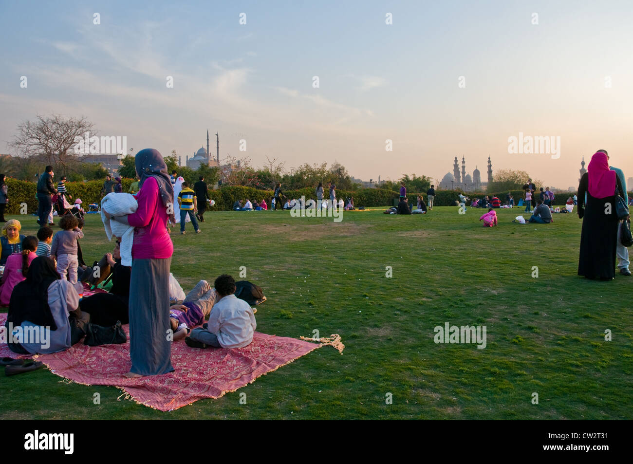 Menschen picknicken Al Azhar Park in Kairo Stockfoto