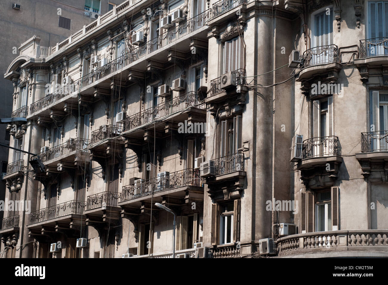 Altes Mehrfamilienhaus Innenstadt von Kairo Ägypten Stockfoto