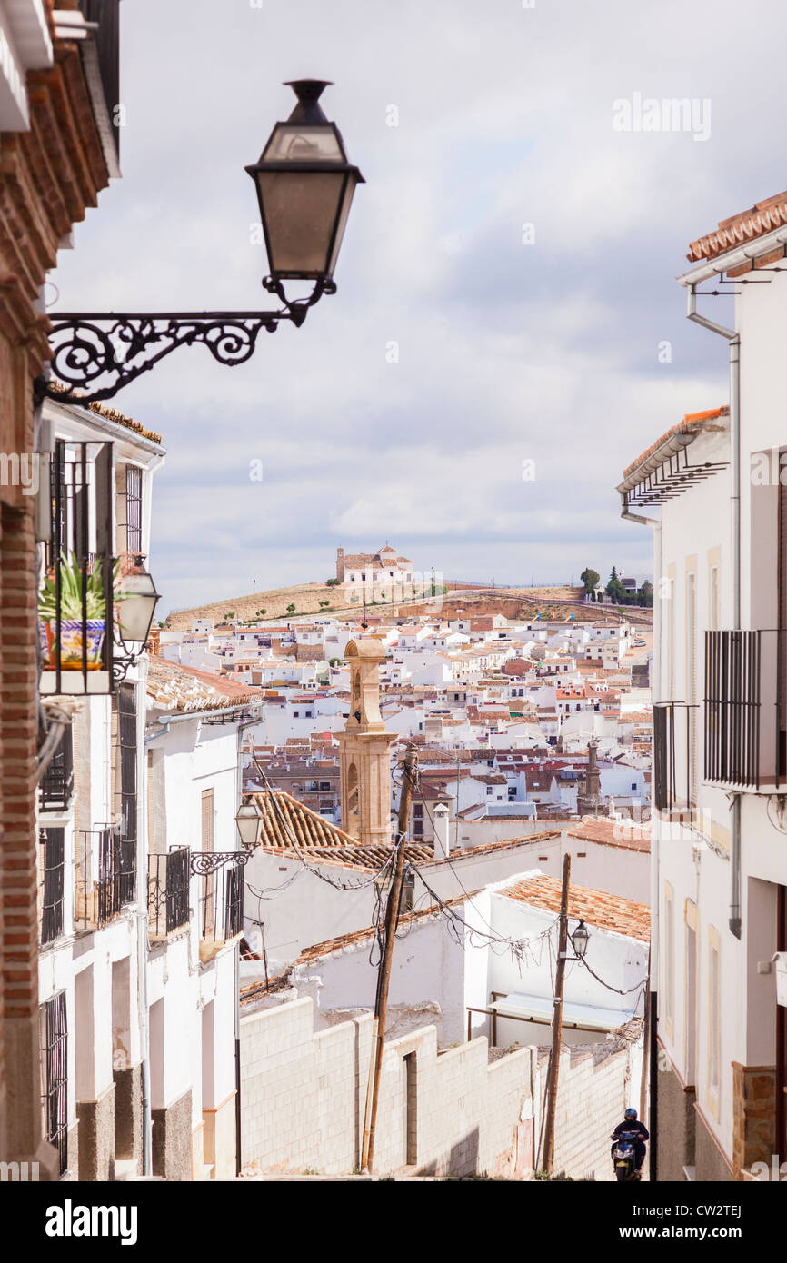 Antequera, Andalusien, Andalusien, Spanien, Europa. Blick über "Weiße Dorf" Dächer von der "Altstadt". Stockfoto