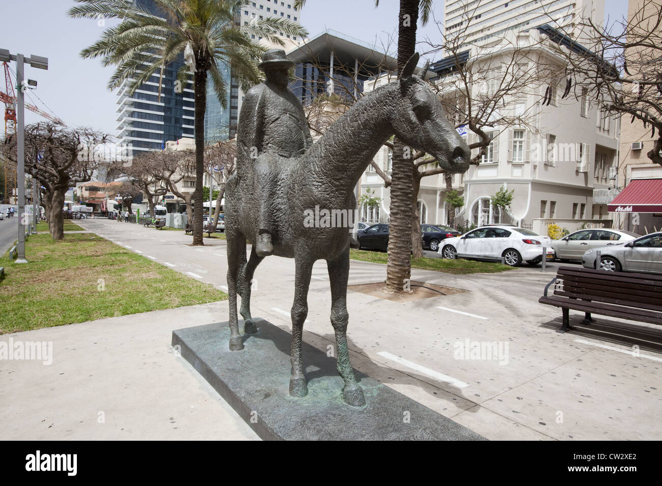 Reiterstatue von Meir Dizengoff, der erste Bürgermeister von Tel Aviv, Israel – die Skulptur befindet sich auf dem Rothschild Boulevard Stockfoto