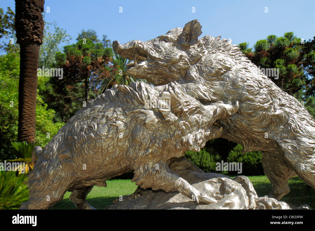 Mendoza Argentinien, Parque General San Martin, öffentlicher Park, Eingang, Wildschwein, jabali, Statue, Gießen, Skulptur, Duval D’Osne Foundry, 1910, Wildtier, Kampf Stockfoto