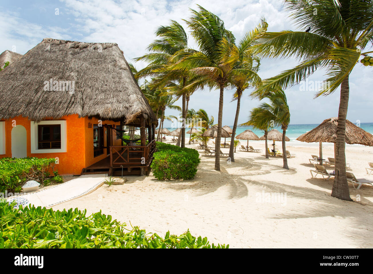 Mexiko, Quintana Roo, Playa del Carmen, bunte Palapa Stil Unterkünfte im mahekal Beach Resort Stockfoto